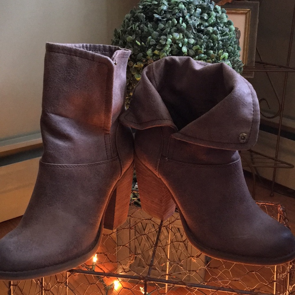 Sbicca Taupe fold over boots